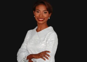 Joana García Montero presenta sus poemarios “La Dama de Vermut y La Dama de Negroni”