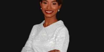 Joana García Montero presenta sus poemarios “La Dama de Vermut y La Dama de Negroni”