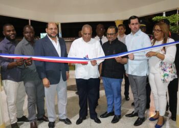 Inauguran parqueo y parque biosaludable en San Luis