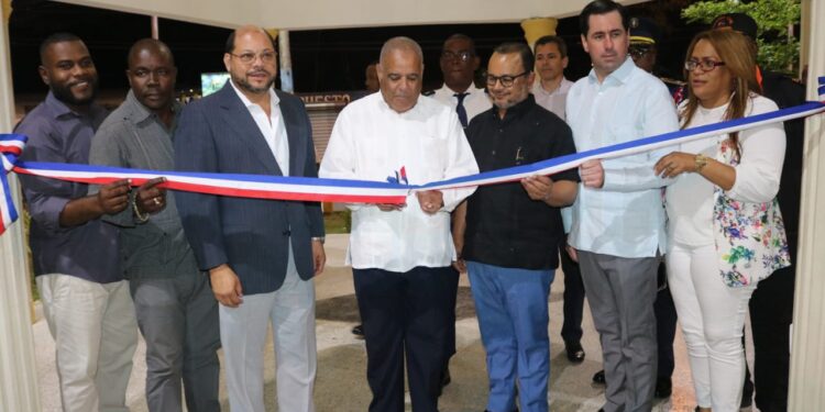 Inauguran parqueo y parque biosaludable en San Luis