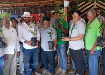 CoopEclof participa en jornada de reforestación en la cuenca de la  presa de Valdesia