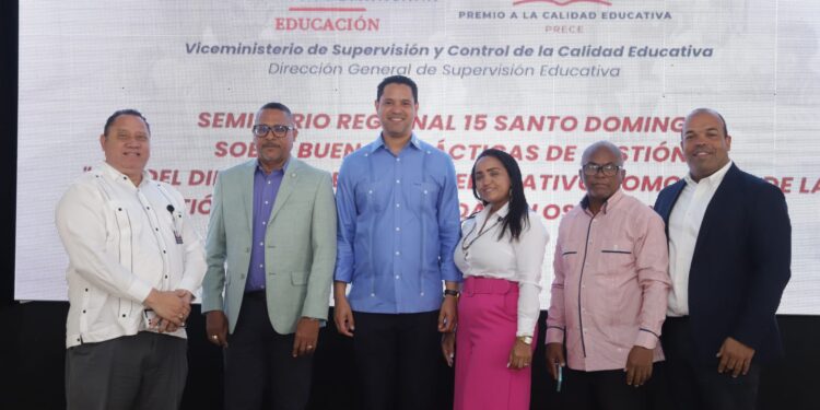 Amador Figaris llama a directores de centros educativos a ser líderes centrados en el aprendizaje de los estudiantes