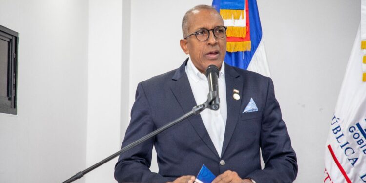 Contralor propone incluir la signatura Antifraude y retomar la moral y cívica