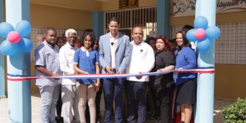 Dirección Regional 15 entrega remozado Centro Educativo Profesor Juan Bosch 