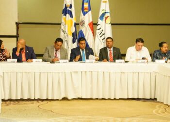 Fedomu y Contrataciones Públicas firman renovación de acuerdo interinstitucional