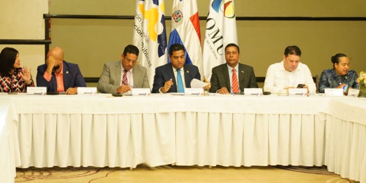 Fedomu y Contrataciones Públicas firman renovación de acuerdo interinstitucional