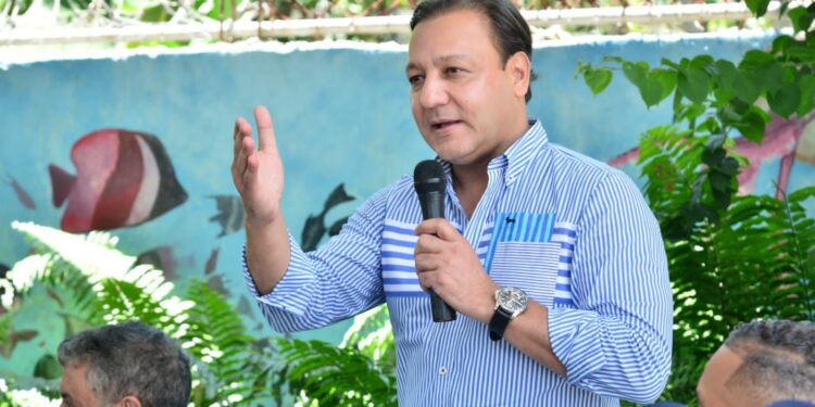 Abel Martínez advierte que proyecto de Ley Integral a favor de la Mujer es otro atentado contra la dominicanidad