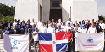 Regional 15 de Educación Participa en Marcha Patriótica