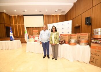 Instituto de Auxilios dona útiles escolares y enseres del hogar al CONANI