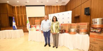 Instituto de Auxilios dona útiles escolares y enseres del hogar al CONANI