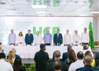 UCE inaugura centro de simulación de salud con presencia del presidente Abinader