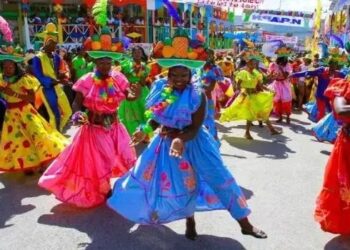 Haití intenta olvidar por unos días la violencia y baila a ritmo de carnaval