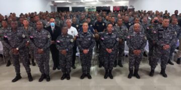 Personal de Dirección Regional La Vega recibe charla sobre avances de Reforma Policial y Ley institucional