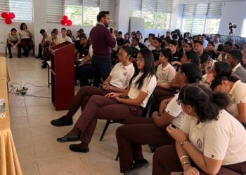 Escuela Financiera MOMENTUM inicia programa de capacitación a estudiantes de centros educativos