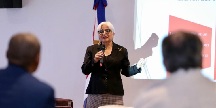 Reforma educativa presenta informe detallado a miembros CES