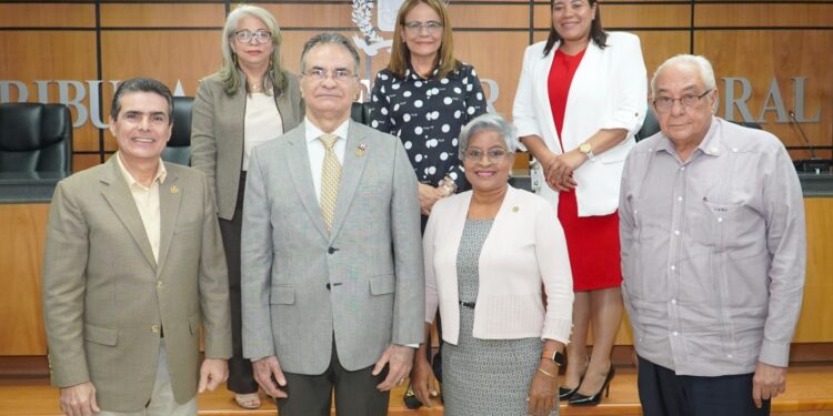 Colaboradores del TSE se capacitan sobre “Seguro de Riesgos Laborales”