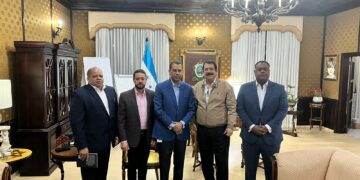 Ex presidente de Honduras y actual asesor presidencial recibe a Guido Gómez Mazara