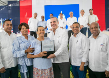 Abinader destaca revolución de titulación; más de 31 mil certificados fueron entregados en 2022