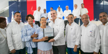 Abinader destaca revolución de titulación; más de 31 mil certificados fueron entregados en 2022