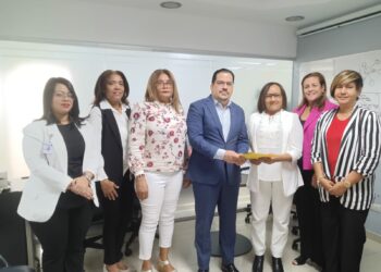 Ministerio de Salud sostiene reunión con psicólogos para fortalecer atención en la salud mental