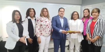 Ministerio de Salud sostiene reunión con psicólogos para fortalecer atención en la salud mental