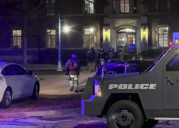 Un tiroteo en una universidad de Michigan dejó tres muertos y al menos cinco heridos