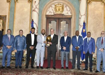 Presidente Abinader recibe a Tigres del Licey, Campeones Nacionales y del Caribe