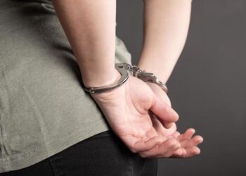 Detienen a directora de Recursos Humanos del Ministerio de Vivienda por violencia intrafamiliar