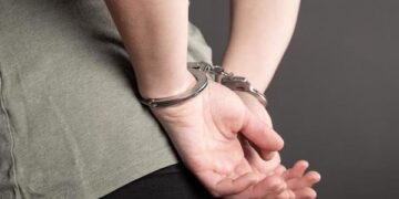 Detienen a directora de Recursos Humanos del Ministerio de Vivienda por violencia intrafamiliar