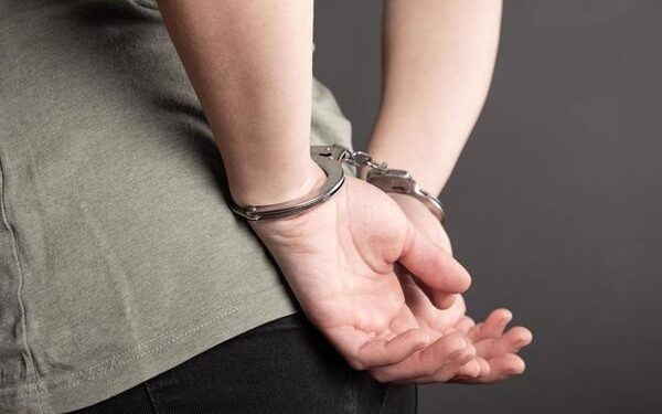 Detienen a directora de Recursos Humanos del Ministerio de Vivienda por violencia intrafamiliar