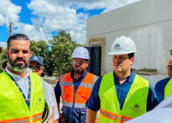 Ministro Carlos Bonilla supervisa avances Construcción Hospital Municipal de Villa Hermosa