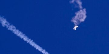 Canadá derriba un objeto desconocido que violó su espacio aéreo