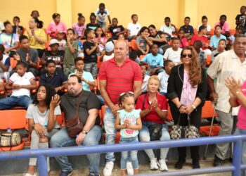 Defensor del Pueblo impacta a cientos de niños, niñas y adolescentes con presentación Constitución Animada