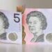 Australia reemplazará la imagen de la reina Isabel II de sus billetes de 5 dólares