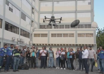 Edeeste capacita estudiantes de UTESA sobre utilidad de dron termográfico
