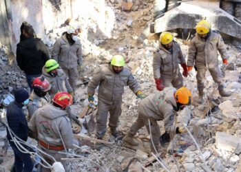 Llega la primera ayuda humanitaria a las áreas opositoras de Siria tras el terremoto