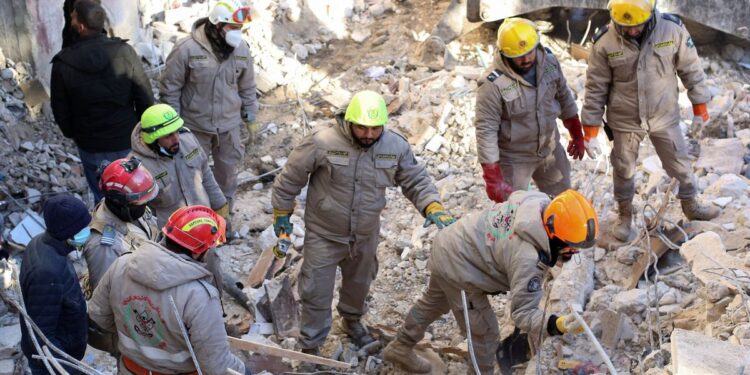 Llega la primera ayuda humanitaria a las áreas opositoras de Siria tras el terremoto