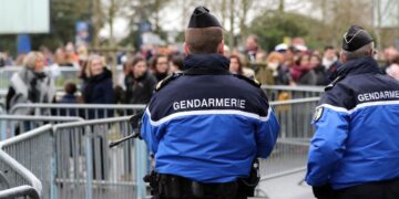 Un alumno apuñala de muerte a su maestra de español en el País Vasco francés