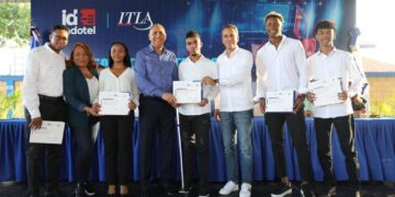 El Indotel y el ITLA gradúan a 465 nuevos técnicos en San Pedro de Macorís