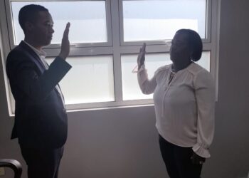 Juramentan a doctor Víctor Díaz nuevo director Centro Clínico y Diagnósticos de Atención Primaria Pedro Brand