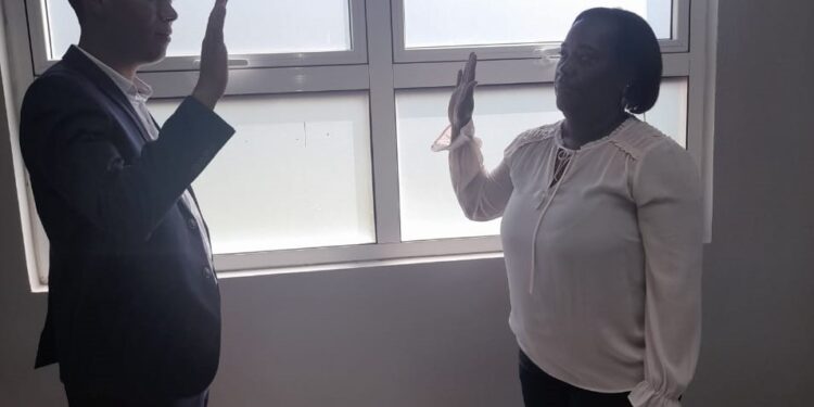 Juramentan a doctor Víctor Díaz nuevo director Centro Clínico y Diagnósticos de Atención Primaria Pedro Brand