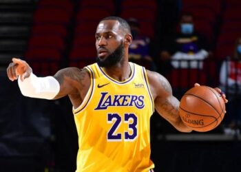 LeBron James hace historia en la NBA en una noche repleta de estrellas en Los Ángeles