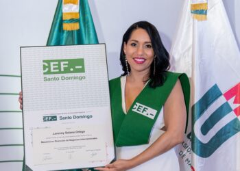 Lorenny Solano concluye MBA y presenta tesis sobre la industrialización e internacionalización de la moda dominicana