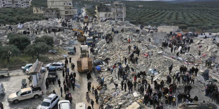Terremoto en Turquía y Siria mata a más de 1.900 personas