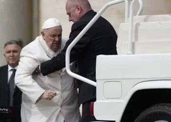 Vaticano: Papa mejora desde hospitalización por infección