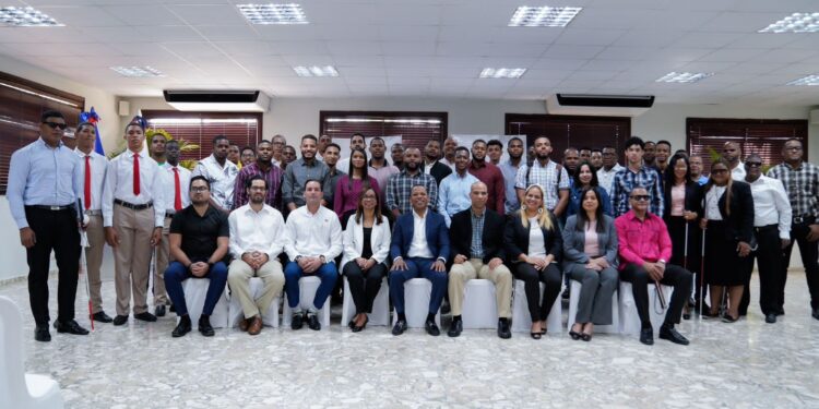 Edesur incorpora 50 nuevos pasantes, incluyendo 11 discapacitados, para contribuir con su formación profesional