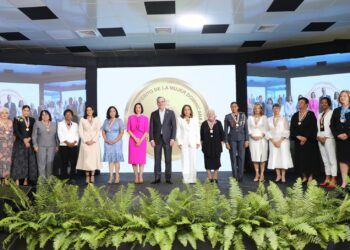 Ministerio de la Mujer reconoce exvocera de la Policía Nacional