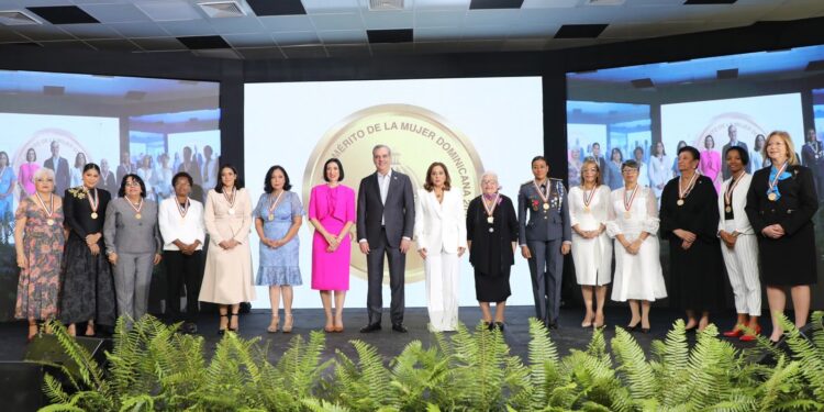 Ministerio de la Mujer reconoce exvocera de la Policía Nacional