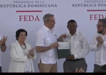 Abinader entrega cheque por RD$32.9 millones a cooperativa de Miches