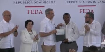 Abinader entrega cheque por RD$32.9 millones a cooperativa de Miches